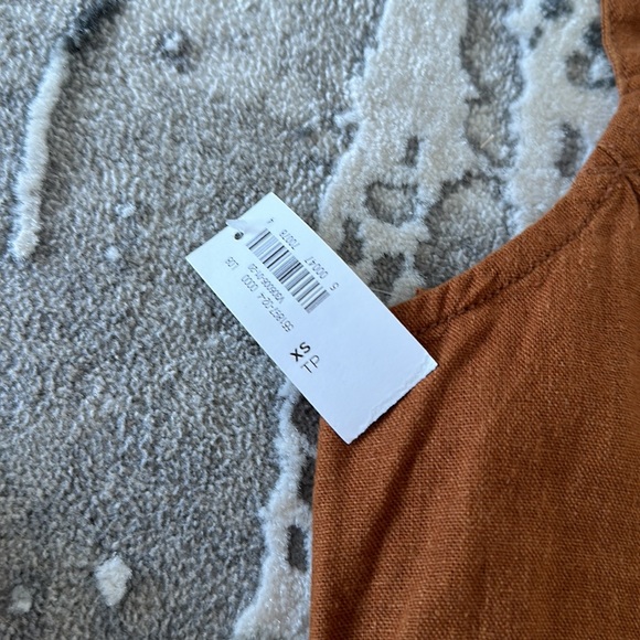 Old Navy Linen Blend Jumpsuit - Picture 2 of 4
